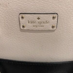 Kate Spade bag. 


Worn a few times, handles have slight wear and tear.